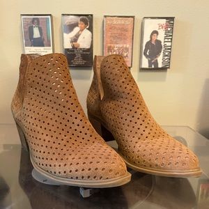 Steven by Steve Madden Danese suede booties